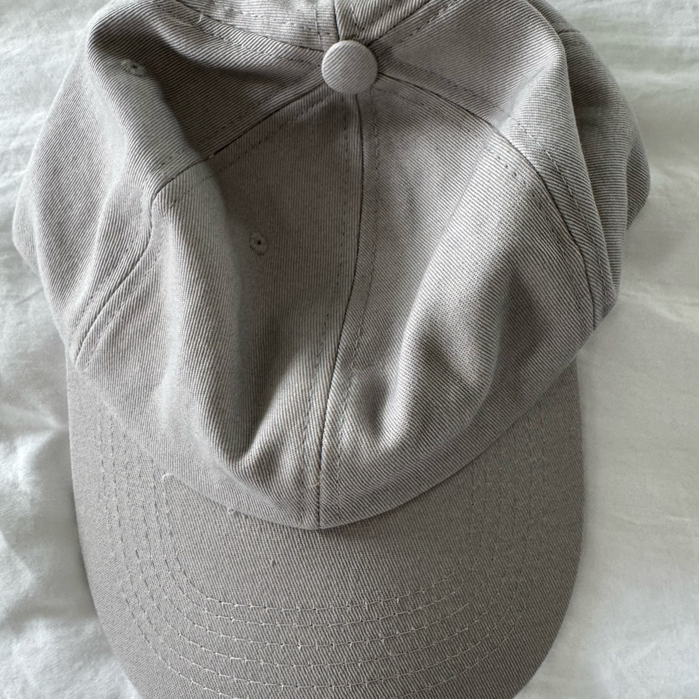 GIGI PIP Light Gray Cap
